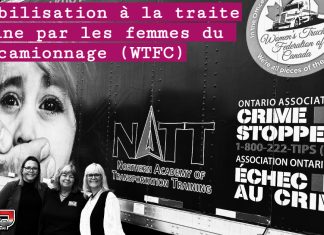 La WTFC en première ligne contre la traite humaine au congrès Crime Stoppers Photo de la remorque de la WTFC contre la traite humaine, Samantha Clarke et Fiona Stone lors de la conférence OACS à North Bay