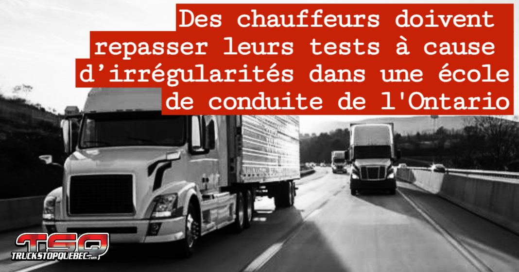 Deux camions circulent sur une route en Ontario, illustrant le rappel de chauffeurs sommés de repasser leurs tests à cause d’irrégularités dans une école de conduite.