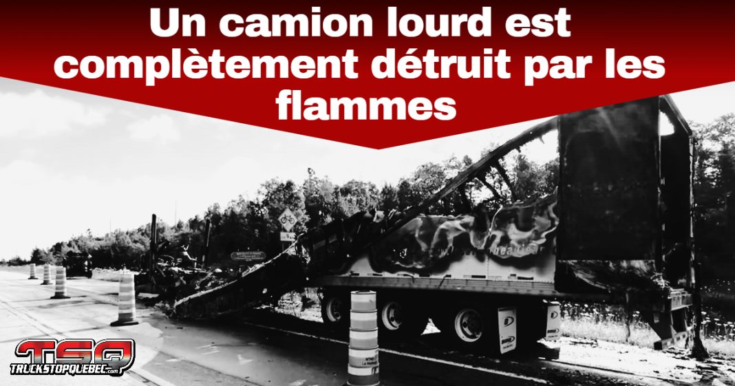 Camion lourd détruit par les flammes sur la route 138 à Baie-Sainte-Catherine.