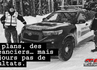 Contrôleurs routiers : les 27 dérogations du TAT toujours en attente de règlement Deux contrôleurs routiers de Contrôle routier Québec debout près d’un véhicule de patrouille stationné, symbolisant le jugement du TAT et les dérogations qui empêchent présentement les agents de faire leur travail sur la route en patrouille active.