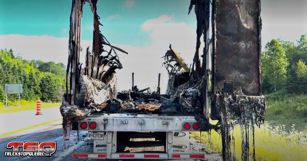 Camion lourd détruit par les flammes sur la route 138 à Baie-Sainte-Catherine.