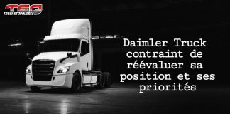 Camions : Daimler Truck contraint de réévaluer sa position et ses priorités Camions électriques eCascadia de Daimler Truck stationné à l’intérieur d’un entrepôt.