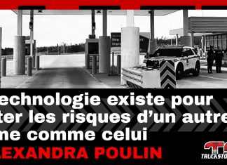 La technologie existe pour limiter les risques d’un autre drame comme celui d’Alexandra Poulin Image en noir et blanc montrant un poste de contrôle routier avec une barrière, un véhicule d’intervention et plusieurs agents en uniforme. En surimpression, un bandeau noir et rouge porte le titre : « La technologie existe pour limiter les risques d’un autre drame comme celui d’Alexandra Poulin », avec le logo de Truck Stop Québec en bas à droite.