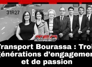 Transport Bourassa : Trois générations d’engagement et de passion Photo en noir et blanc montrant plusieurs membres de la famille Bourassa et leur équipe devant un camion, illustrant les trois générations d’engagement et de passion de Transport Bourassa.