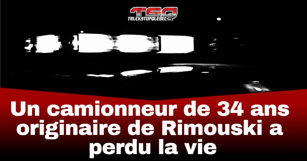 Gyrophare de police allumé en noir et blanc avec un bandeau rouge annonçant la mort d’un camionneur de 34 ans originaire de Rimouski.