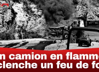 L’incendie d’un camion en bordure de route déclenche un feu de forêt à Peachland Camion en flamme sur le bord d’une route montagneuse près de Peachland en Colombie-Britannique.