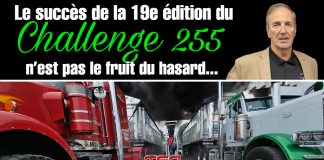 Challenge 255 : La stratégie de Jacques Lebel pour un événement toujours plus fort Portrait de Jacques Lebel accompagné du texte « Le succès de la 19e édition du Challenge 255 n’est pas le fruit du hasard », avec en arrière-plan des camions de course lors de l’événement de Baie-du-Febvre.