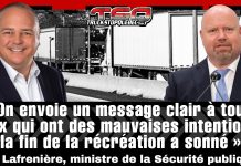 Québec lance une offensive simultanée pour renforcer la sécurité routière Photo des ministres Jonatan Julien et Ian Lafrenière devant un montage de camions pour représenter l'offensive qu'ils lancent, avec la citation affichée : « On envoie un message clair à tous ceux qui ont des mauvaises intentions : la fin de la récréation a sonné ».