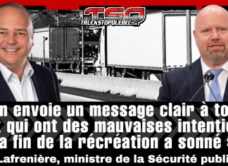 Québec lance une offensive simultanée pour renforcer la sécurité routière Photo des ministres Jonatan Julien et Ian Lafrenière devant un montage de camions pour représenter l'offensive qu'ils lancent, avec la citation affichée : « On envoie un message clair à tous ceux qui ont des mauvaises intentions : la fin de la récréation a sonné ».
