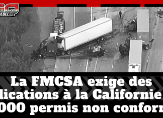 Camionnage : La FMCSA exige des explications à la Californie sur 24,000 permis non conformes Image aérienne en noir et blanc montrant un grave accident impliquant plusieurs semi-remorques immobilisés et endommagés sur une autoroute, avec des débris dispersés et des intervenants sur place, avec le texte : « Camionnage : La FMCSA exige des explications à la Californie sur 24,000 permis non conformes ».