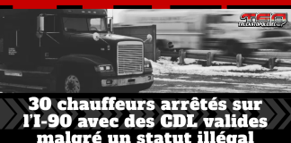 30 chauffeurs arrêtés sur l’I-90 avec des CDL valides malgré un statut illégal camion lourd roulant sur une route enneigée, avec un deuxième camion flou en arrière-plan pour illustrer le mouvement. En bas de l’image, on voit un bandeau noir avec le texte : « 30 chauffeurs arrêtés sur l’I-90 avec des CDL valides malgré un statut illégal », accompagné du logo Truck Stop Québec.