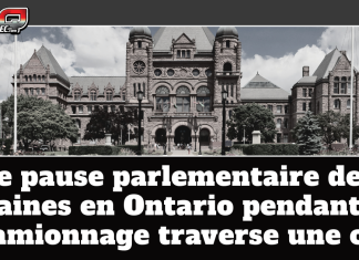 Une pause parlementaire de 14 semaines en Ontario pendant que le camionnage traverse une crise Bâtiment de l’Assemblée législative de l’Ontario à Queen’s Park, à Toronto, avec le texte sur le graphique : « Une pause parlementaire de 14 semaines en Ontario pendant que le camionnage traverse une crise », illustrant le lien entre la pause politique et la situation critique du transport routier et du camionnage en Ontario.