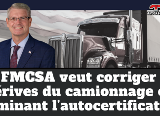USA : La FMCSA veut corriger les dérives du camionnage en éliminant l’autocertification Portrait de Derek Barrs, dirigeant de la Federal Motor Carrier Safety Administration, devant un camion lourd sur fond de drapeau américain, avec le texte suivant affiché sur l’image : « La FMCSA veut corriger les dérives du camionnage en éliminant l’autocertification », logo Truck Stop Québec en haut à droite.