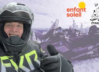 Coup d’envoi de la Randonnée des Transporteurs 2026! Dominic Beaulac et un paysage d'hiver, avec une motoneige, symbolisant la randonnée des transporteurs au profit d'Enfant Soleil.