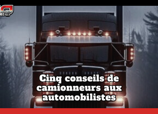 Cinq conseils de camionneurs aux automobilistes pour une conduite plus sécuritaire Camion lourd circulant sur une route hivernale sombre, avec le texte « Cinq conseils de camionneurs aux automobilistes » et le logo Truck Stop Québec, illustrant les recommandations de sécurité routière données par des camionneurs aux automobilistes en conditions hivernales.