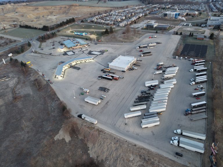 Maintenant OUVERT: le Travel Stop à Woodstock Ontario sortie 230 de la 401