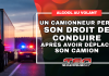 La CTQ lui retire son droit de conduire : il avait déplacé un poids lourd après avoir consommé Un camion semi-remorque arrêté sur le bord de la route avec une voiture de police aux gyrophares allumés, illustrant la suspension par la CTQ du droit de conduire d’un camionneur.