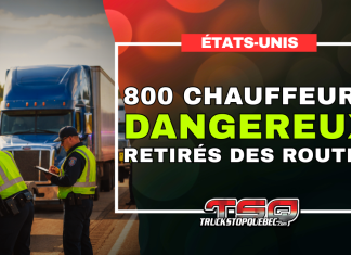 Près de 800 chauffeurs et véhicules mis hors service aux États-Unis Des agents inspectent des camions lourds en bordure d’une autoroute américaine, avec la mention « 800 chauffeurs dangereux retirés des routes ».