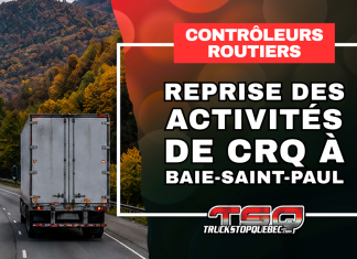 Les contrôleurs routiers reprennent leurs activités à Baie-Saint-Paul Camion lourd circulant sur la route 138 dans Charlevoix, avec un visuel annonçant la reprise des activités des contrôleurs routiers à Baie-Saint-Paul.